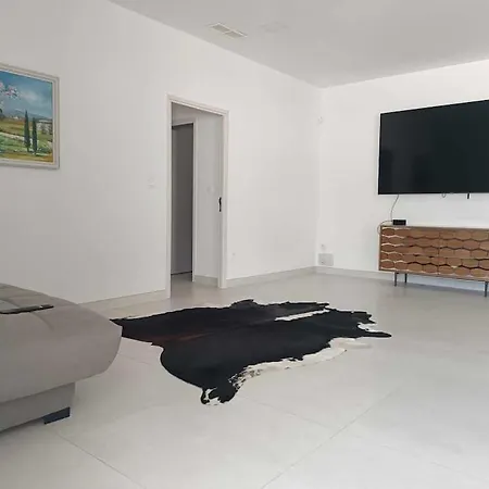 Moderne Climatisee, Piscine Billard Jacuzzi Avignon